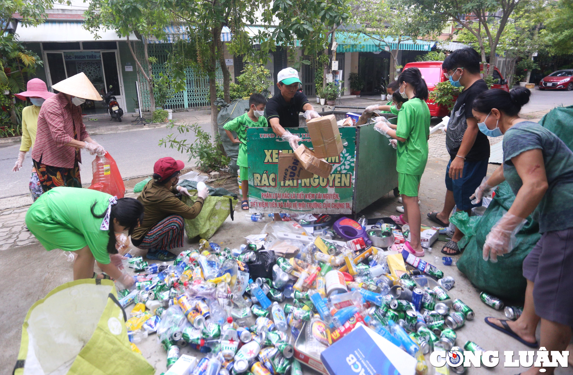 biet doi nhi thu gom rac tai nguyen gay quy tu thien o da nang hinh 4