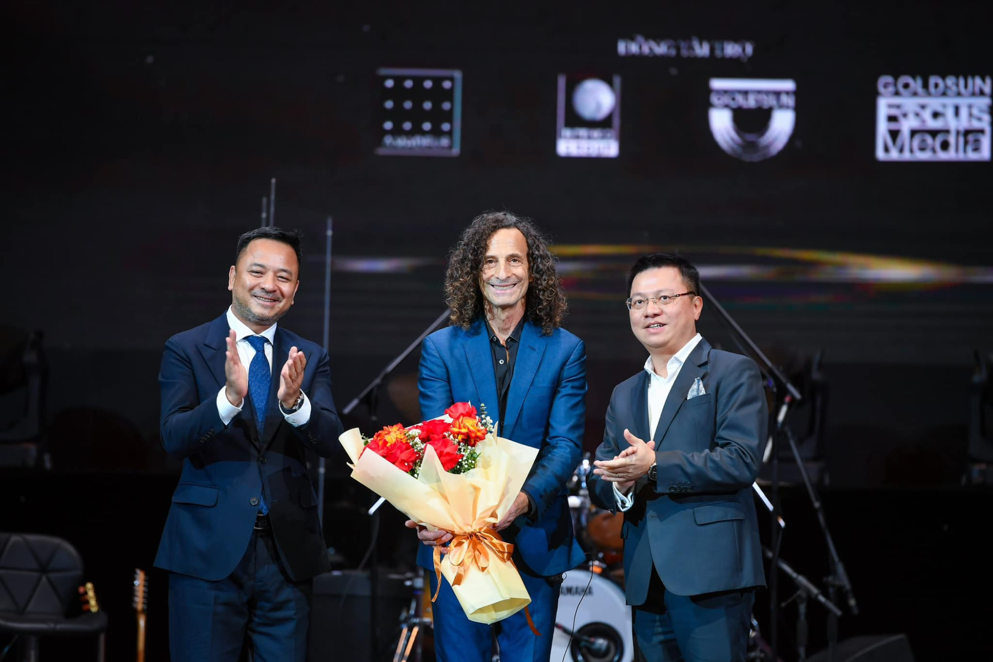 kenny g live in vietnam danh tang khan gia mot dem nhac day cam xuc hinh 1