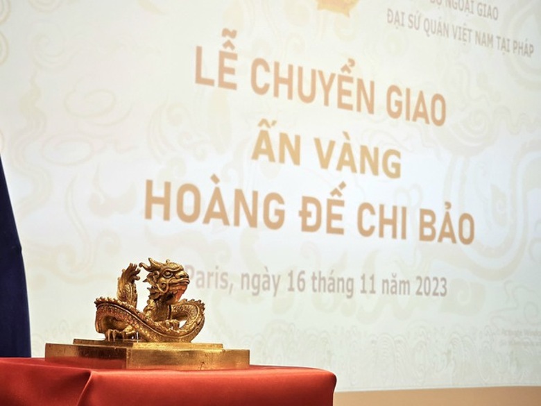 an vang hoang de chi bao da duoc chuyen giao cho viet nam hinh 2