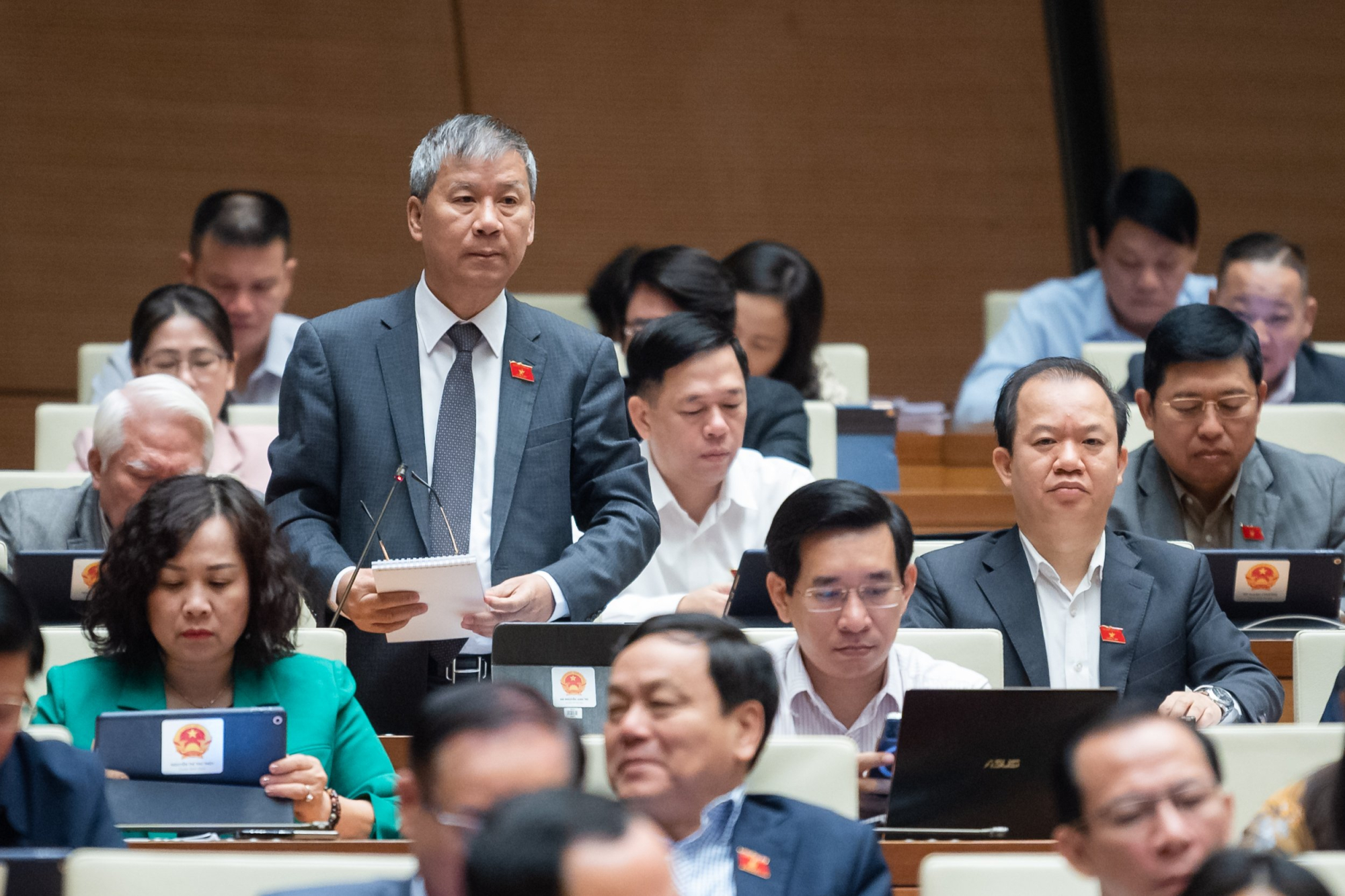 dai bieu quoc hoi de nghi trien khai cac bien phap giai quyet tinh trang thieu thuoc vat tu y te cuc bo hinh 1