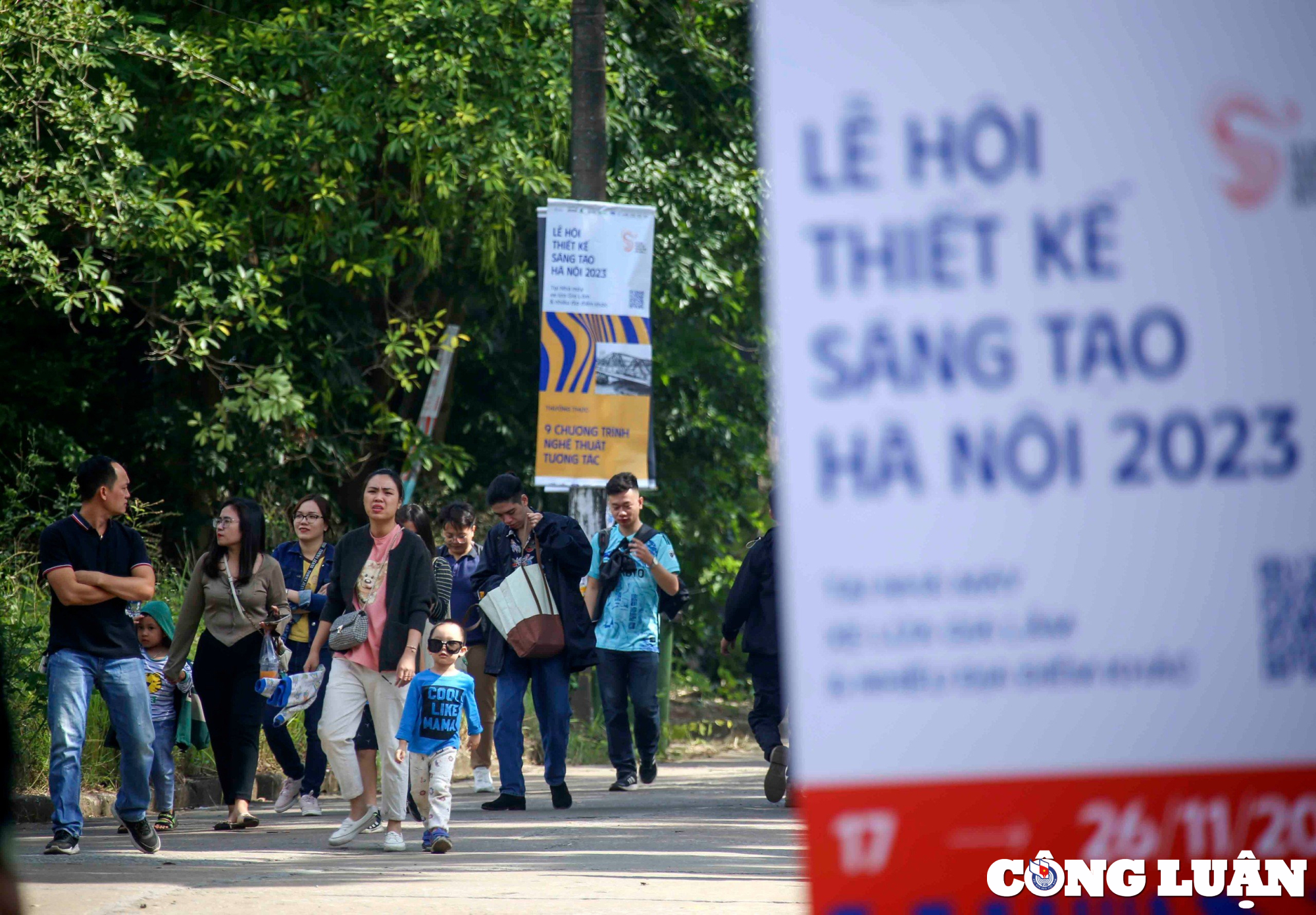 hang van du khach den trai nghiem khong gian nghe thuat tai nha may xe lua gia lam hinh 1