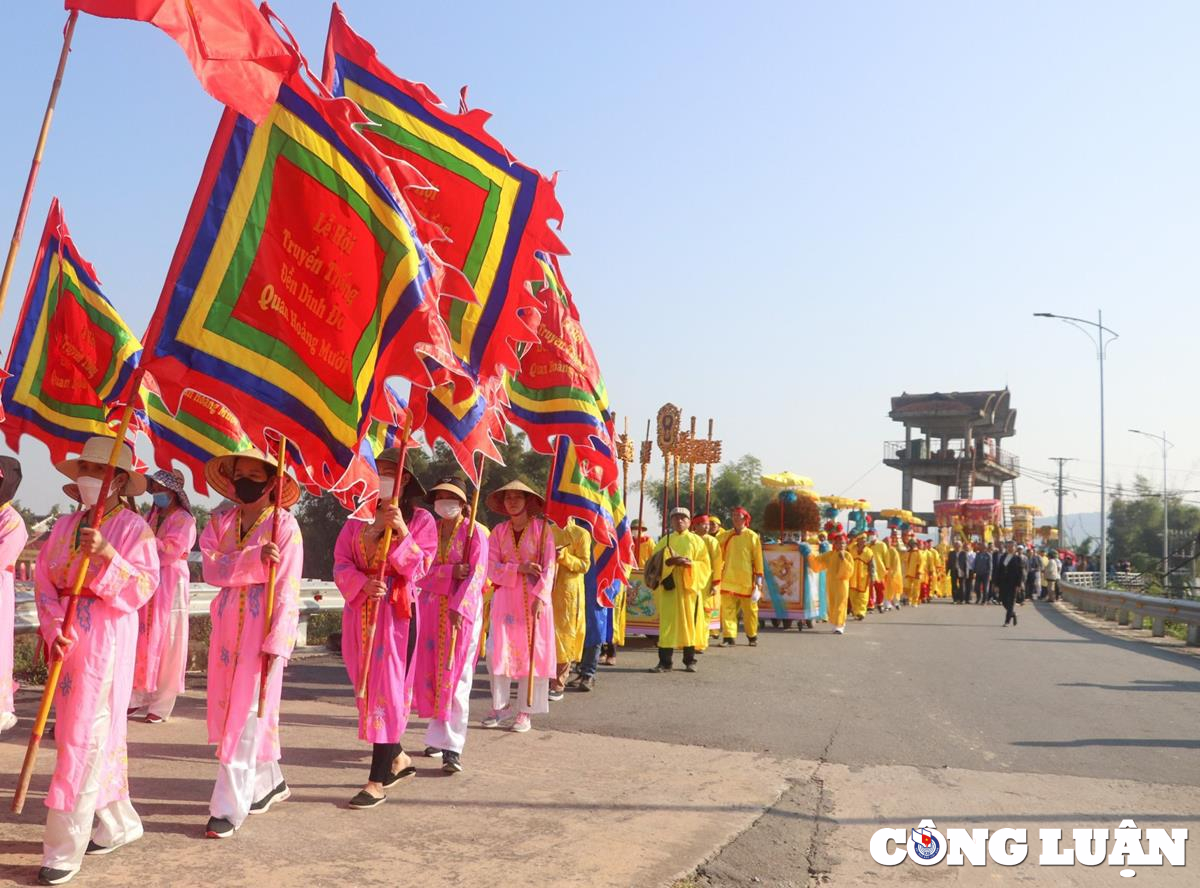 dac sac nghi thuc ruoc cap thuy le hoi den ca  dinh do quan hoang muoi hinh 2