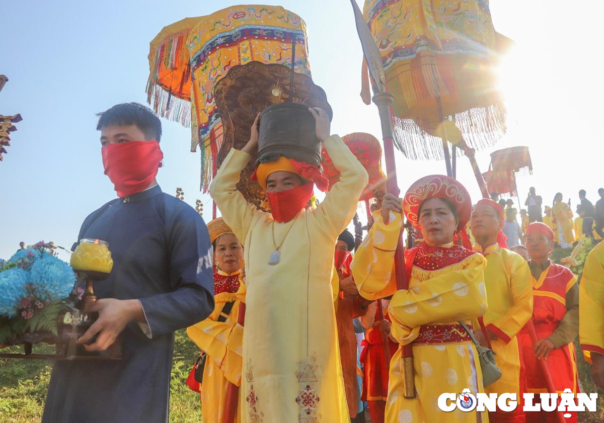 dac sac nghi thuc ruoc cap thuy le hoi den ca  dinh do quan hoang muoi hinh 9