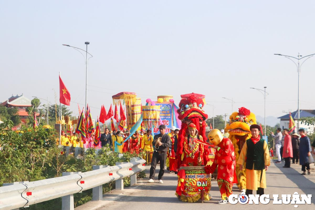 dac sac nghi thuc ruoc cap thuy le hoi den ca  dinh do quan hoang muoi hinh 3