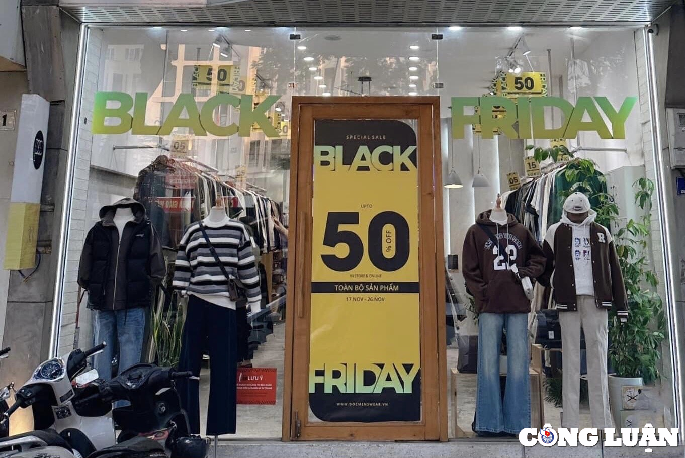 black friday 2023 giam gia sap san nhung vang khach mua hinh 1