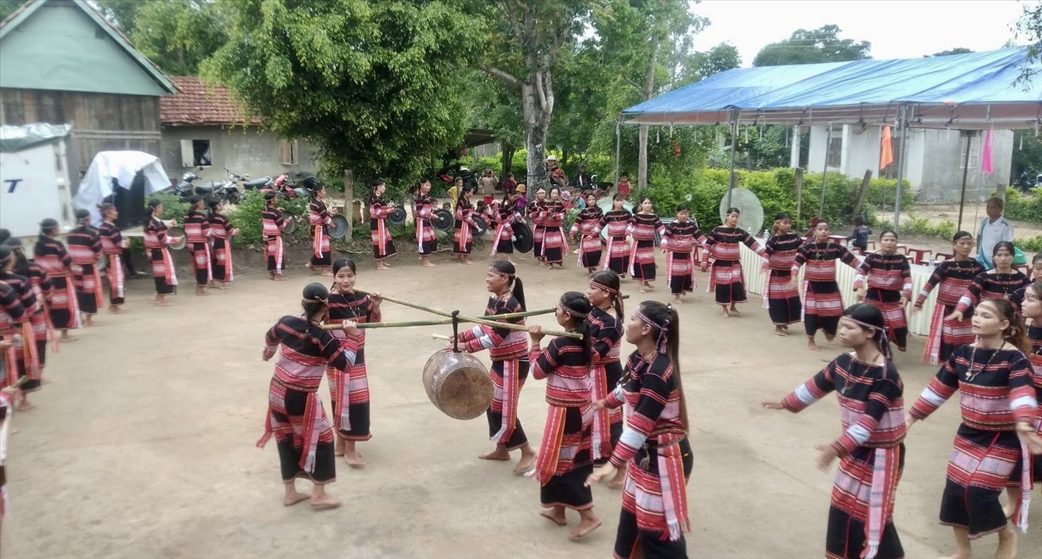 doi cong chieng nu dau tien o gia lai mang theo loi choi chieng dac biet hinh 4