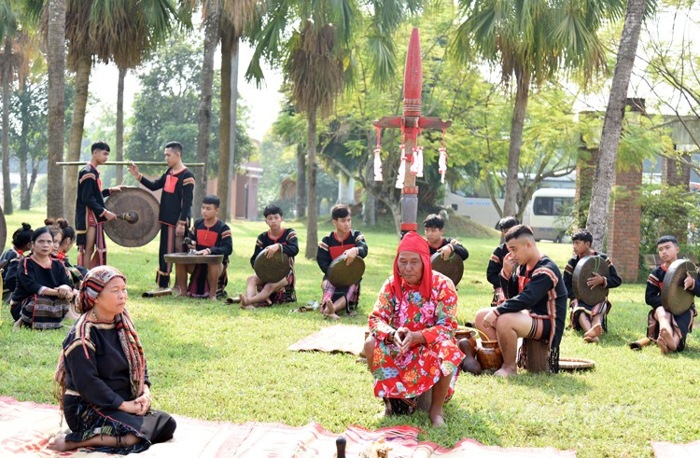 dong bao cac dan toc trinh dien ngay hoi cay neu hinh 4