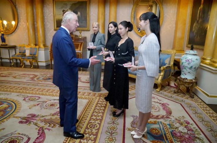 blackpink duoc trao huan chuong de che anh tu vua charles iii hinh 1