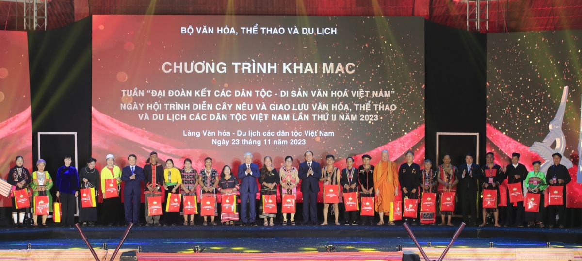 khai mac tuan dai doan ket cac dan toc  di san van hoa viet nam nam 2023 hinh 1