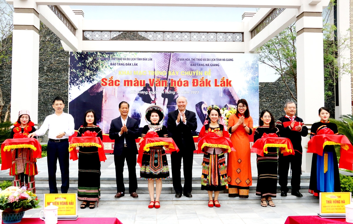 ha giang trung bay sac mau van hoa dak lak hinh 1