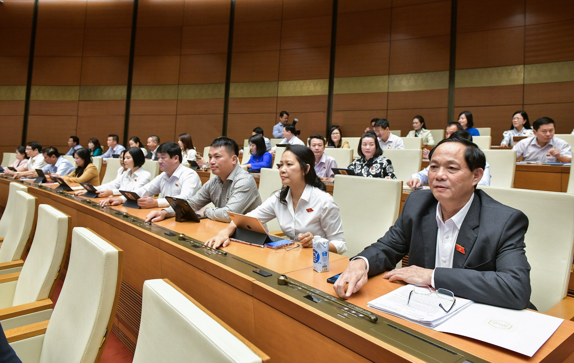 quoc hoi chinh thuc thong qua luat tai nguyen nuoc sua doi hinh 2