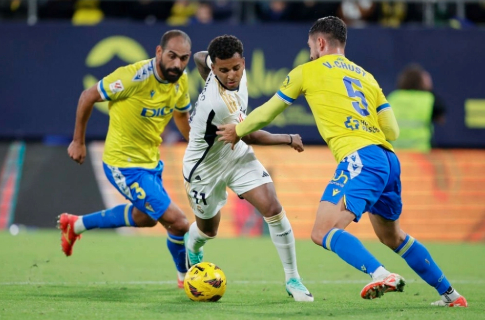 bellingham va rodrygo toa sang real madrid tro lai ngoi dau la liga hinh 1