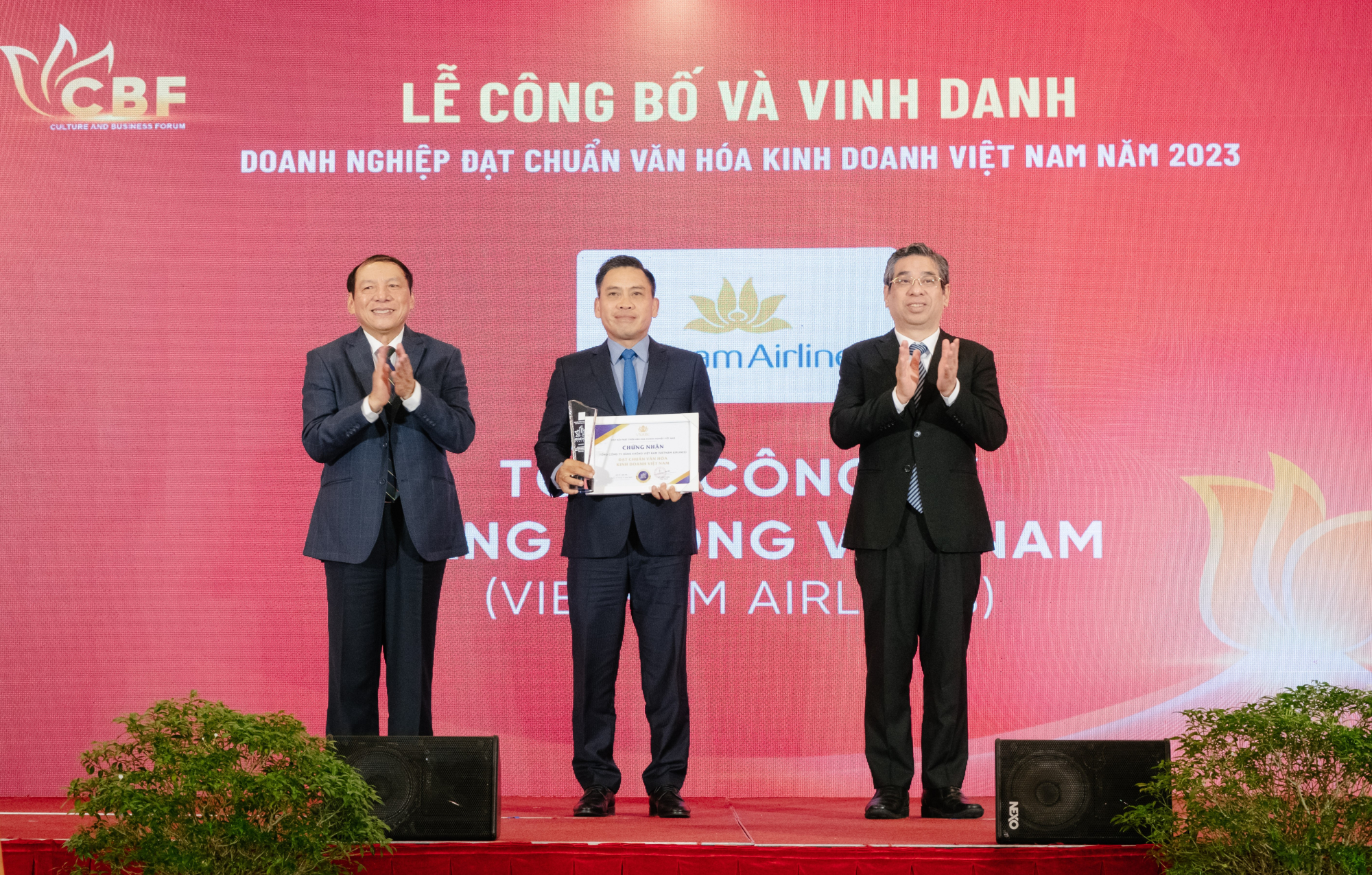 vietnam airlines duoc vinh danh doanh nghiep dat chuan van hoa kinh doanh viet nam nam 2023 hinh 1