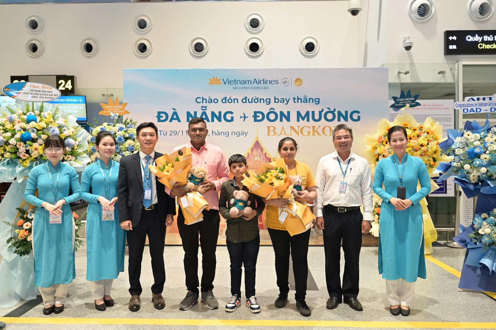 vietnam airlines khai truong duong bay da nang don muong hinh 2