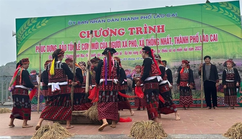 lao cai phuc dung bao ton tet com moi cua nguoi xa pho hinh 3