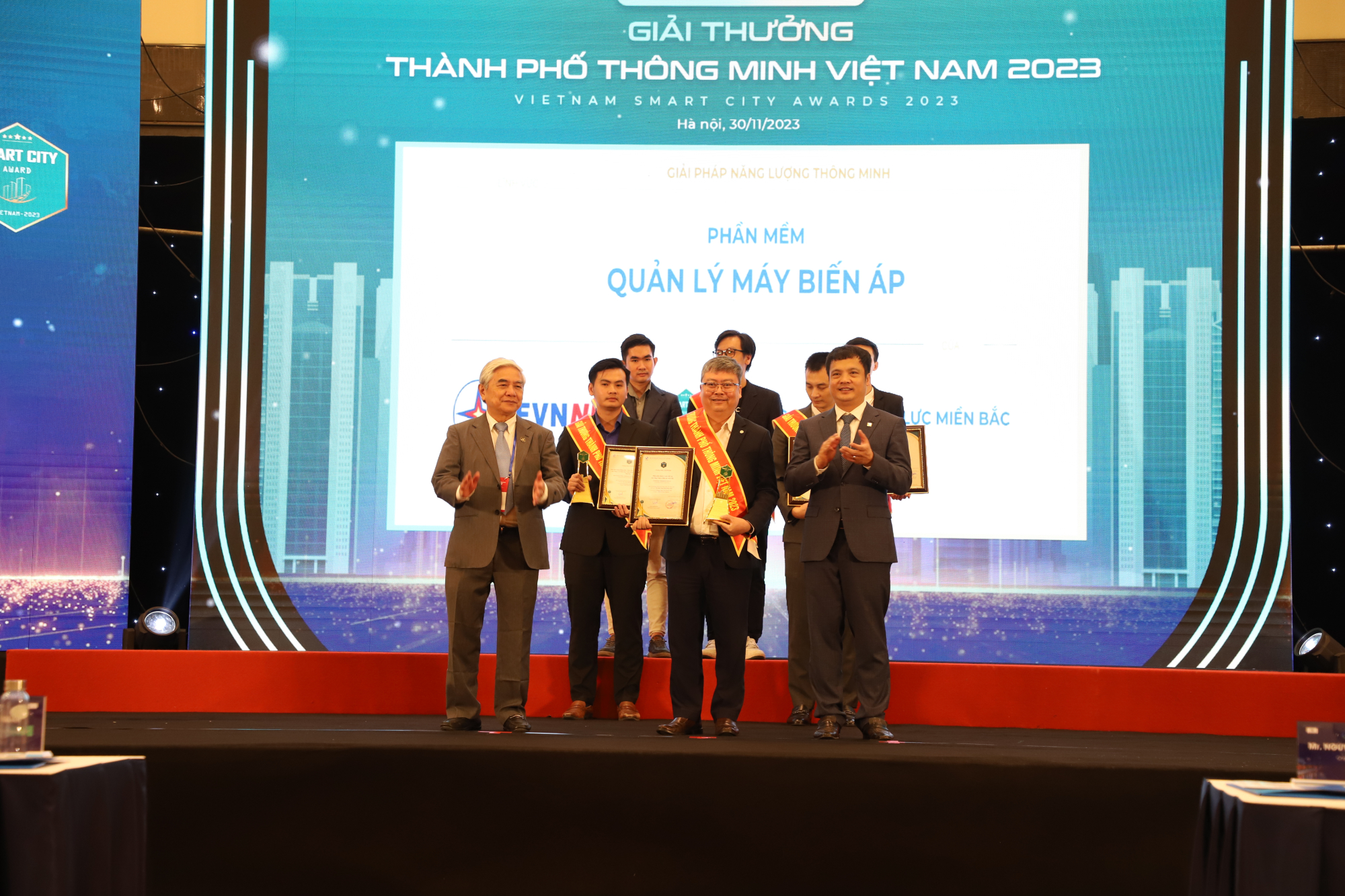 evnnpc nhan giai thuong thanh pho thong minh viet nam 2023 hinh 1