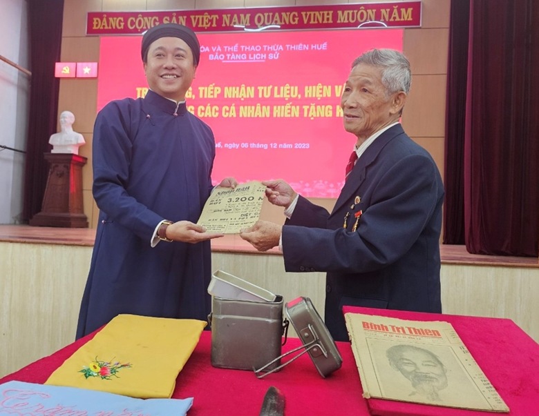 thua thien hue tiep nhan gan 80 tu lieu hien vat lich su do nguoi dan hien tang hinh 1