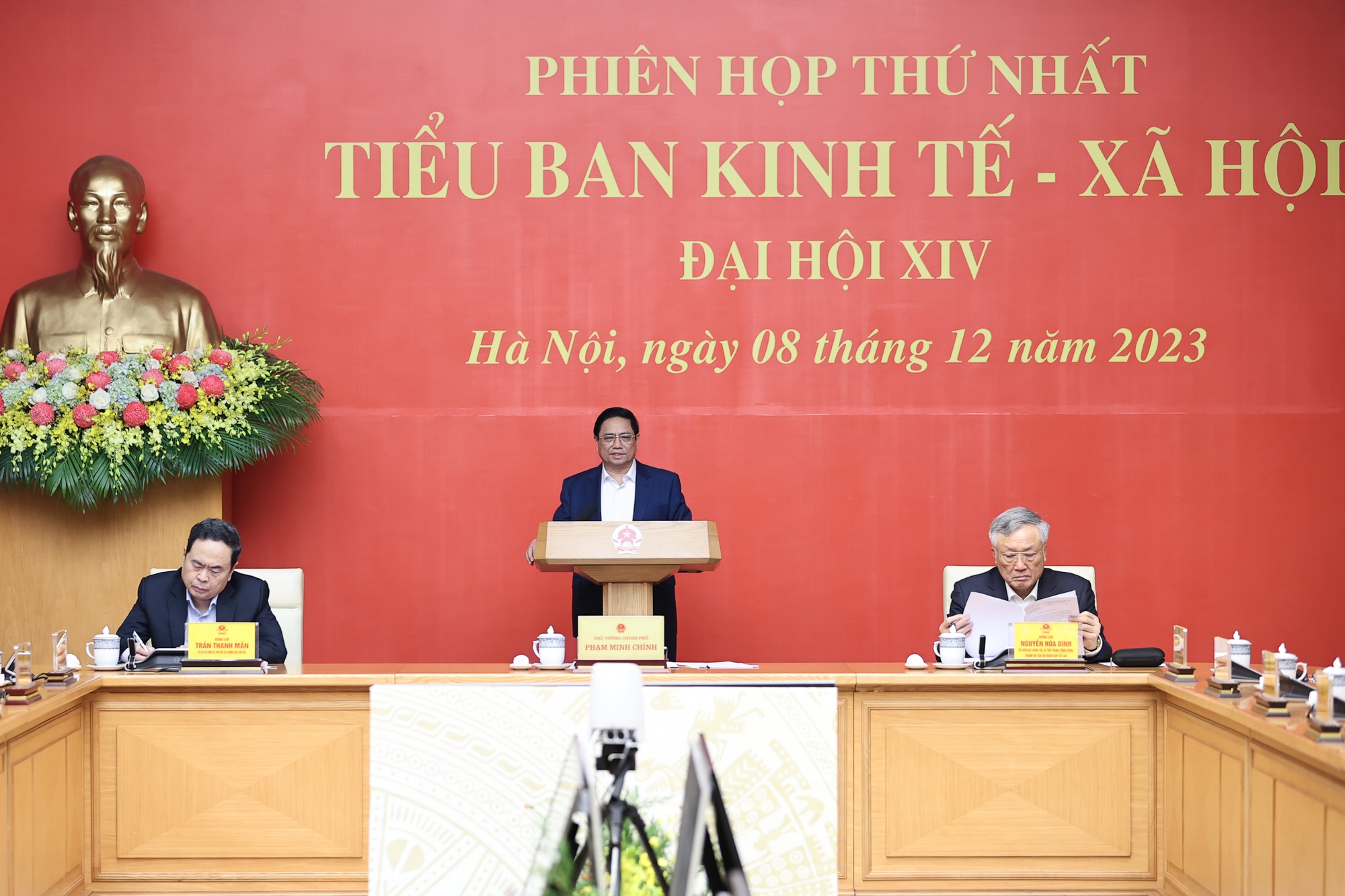 thu tuong pham minh chinh chu tri phien hop thu nhat tieu ban kinh te xa hoi dai hoi xiv hinh 1