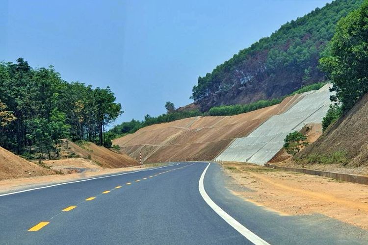 khoi cong hai doan tuyen tren duong ho chi minh vao cuoi thang 12 hinh 1