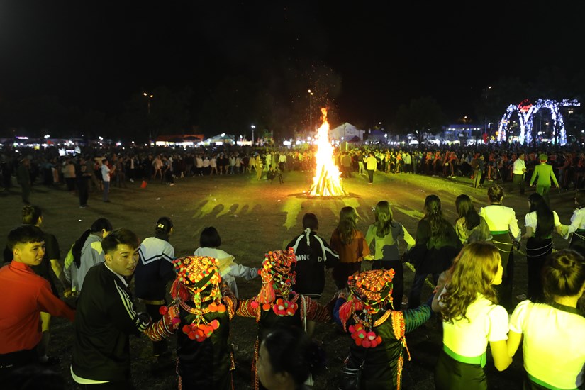 lung linh sac mau van hoa cac dan toc noi thuong nguon song da hinh 22