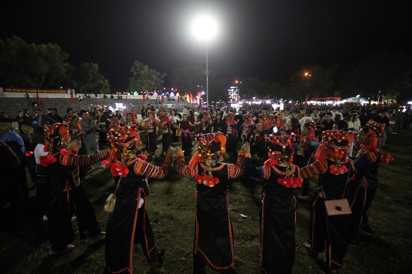 lung linh sac mau van hoa cac dan toc noi thuong nguon song da hinh 21