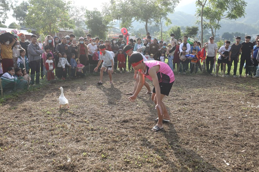 lung linh sac mau van hoa cac dan toc noi thuong nguon song da hinh 16