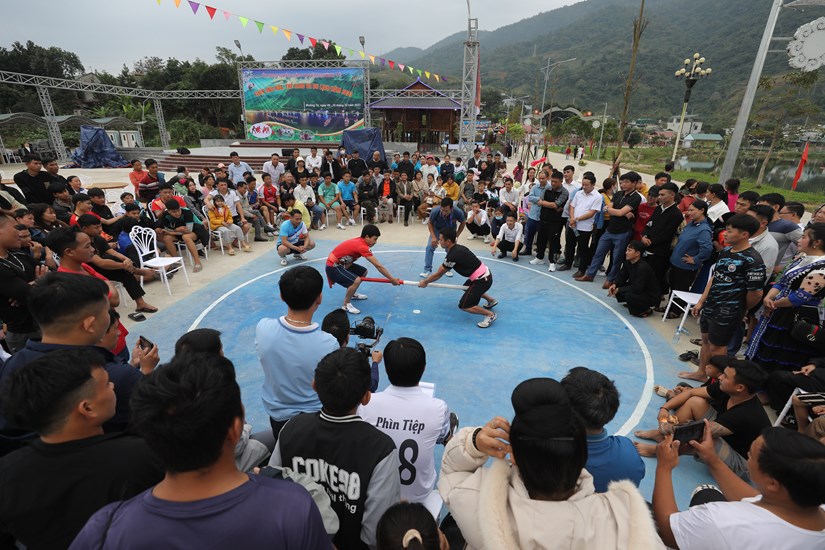 lung linh sac mau van hoa cac dan toc noi thuong nguon song da hinh 15