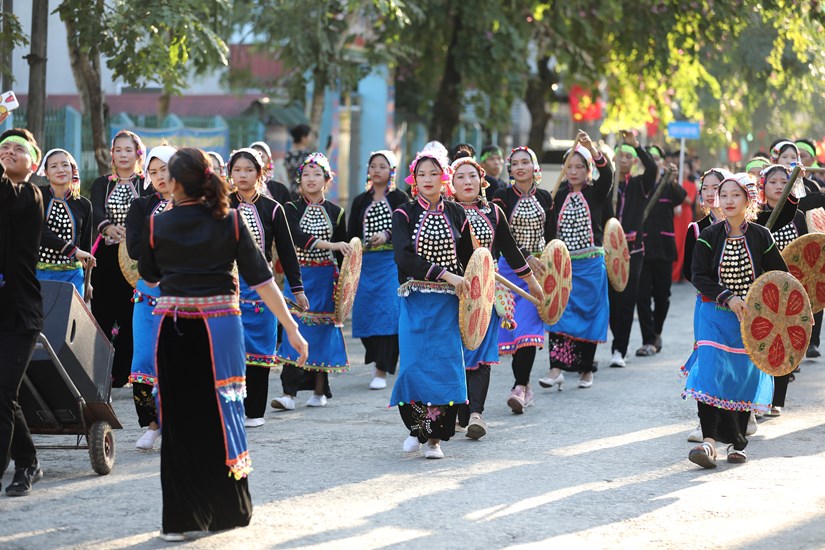 lung linh sac mau van hoa cac dan toc noi thuong nguon song da hinh 8