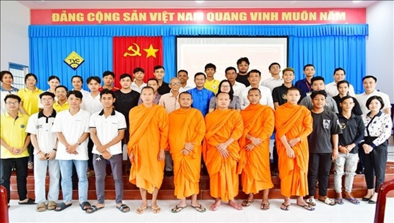 tra vinh 54 hoc vien duoc truyen day ky thuat che tac mao mat na cua nguoi khmer hinh 2