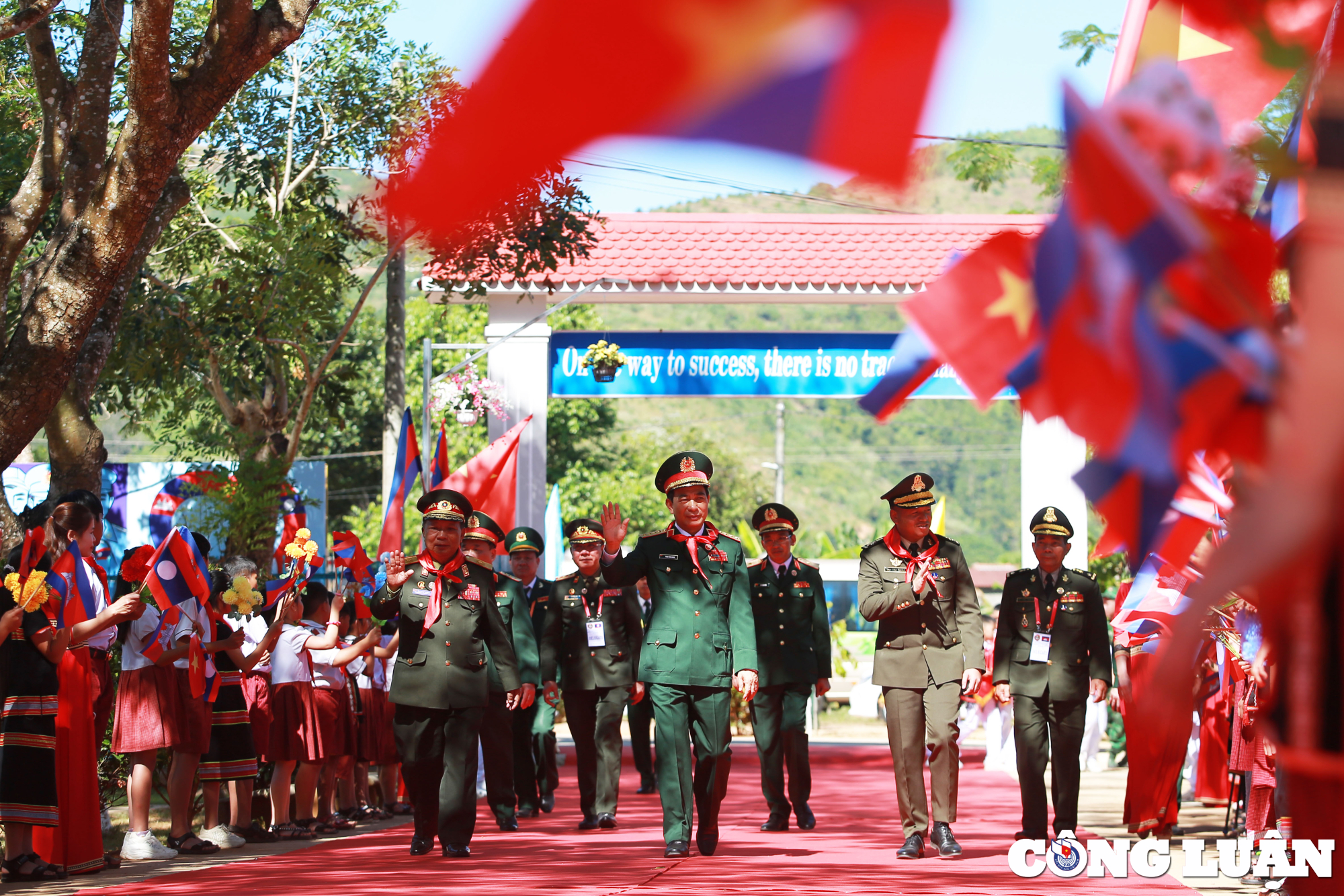 an tuong cac hoat dong giao luu huu nghi quoc phong bien gioi viet nam  lao  campuchia hinh 11