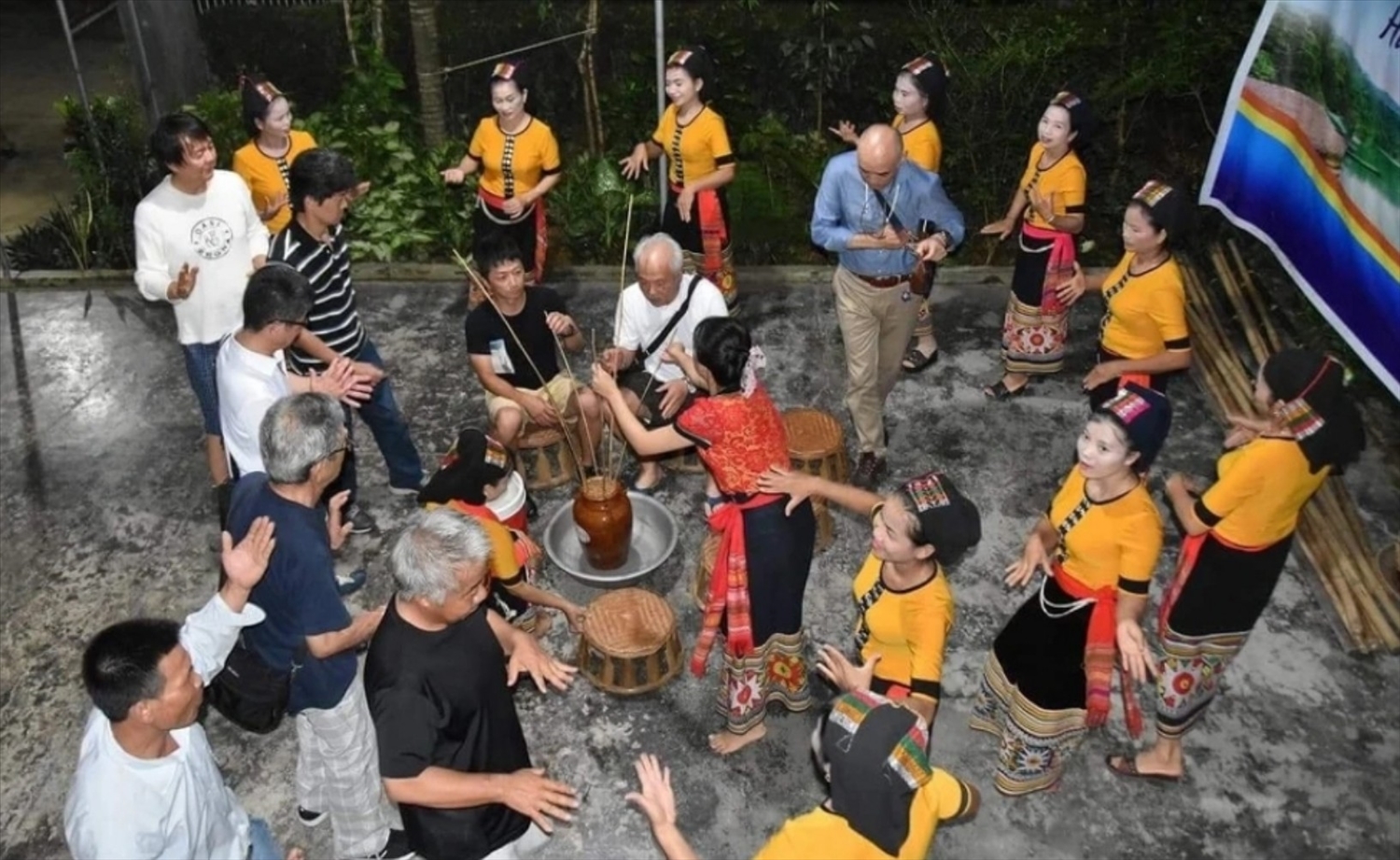 hon 40 co quan doanh nghiep den nghe an khao sat du lich hinh 1