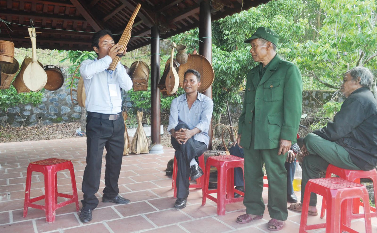 nguoi co uy tin trong dong bao dan toc la canh tay noi dai cua chinh quyen hinh 1