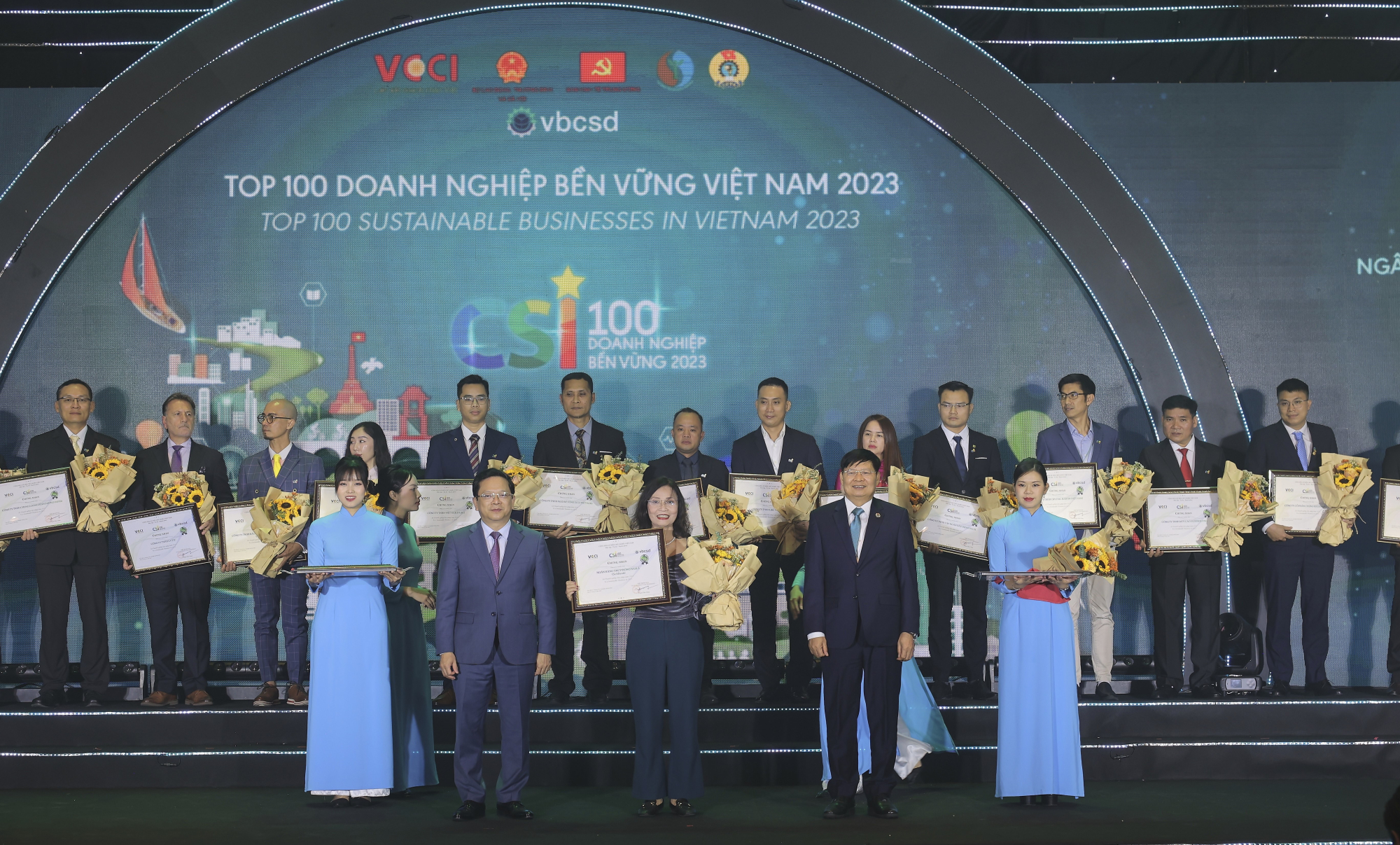 seabank lan thu 6 duoc vinh danh trong top 100 doanh nghiep ben vung viet nam hinh 1