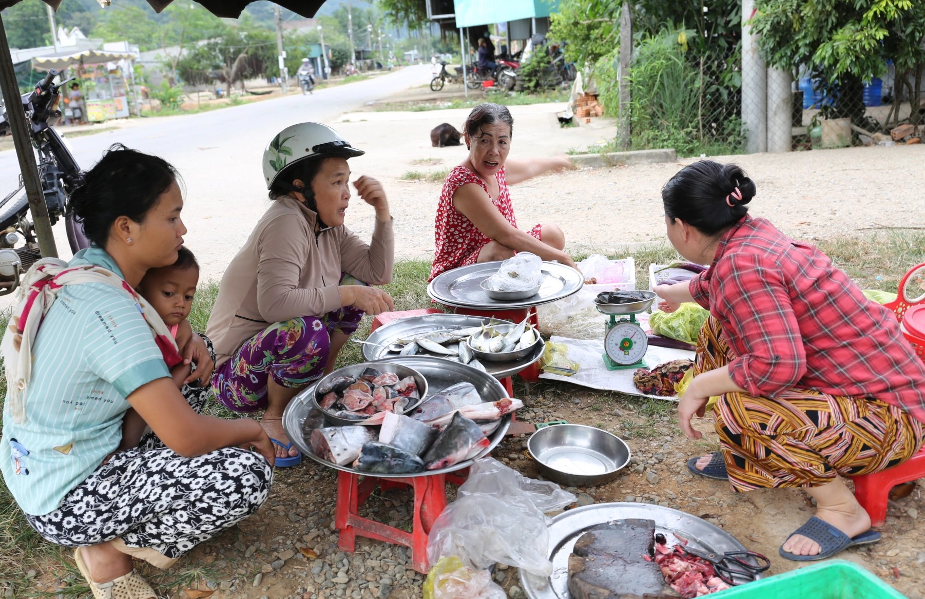 cuoc song dong bao kho o xa la ngau doi thay phat trien hinh 2