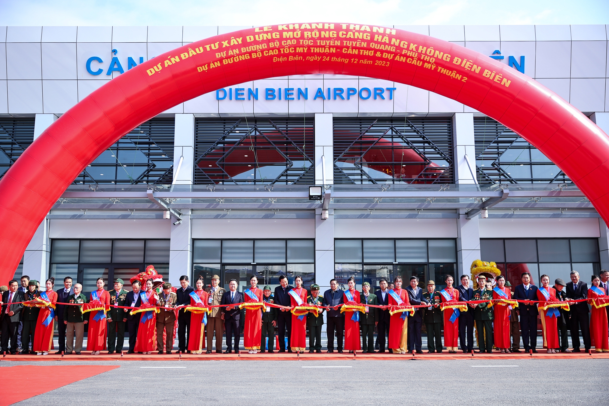 thu tuong pham minh chinh tuyen bo khanh thanh du an mo rong san bay dien bien va 3 du an duong cao toc hinh 4