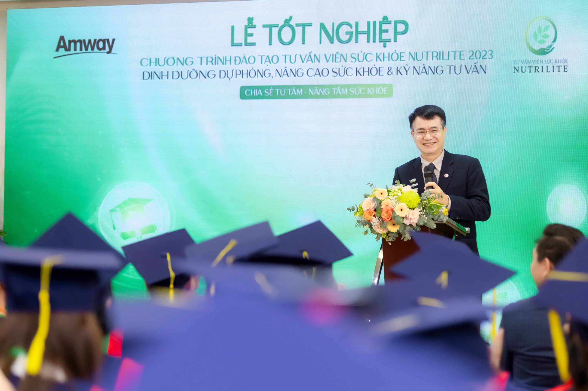 182 hoc vien la nha phan phoi cua amway viet nam tot nghiep tu van vien suc khoe dinh duong hinh 2