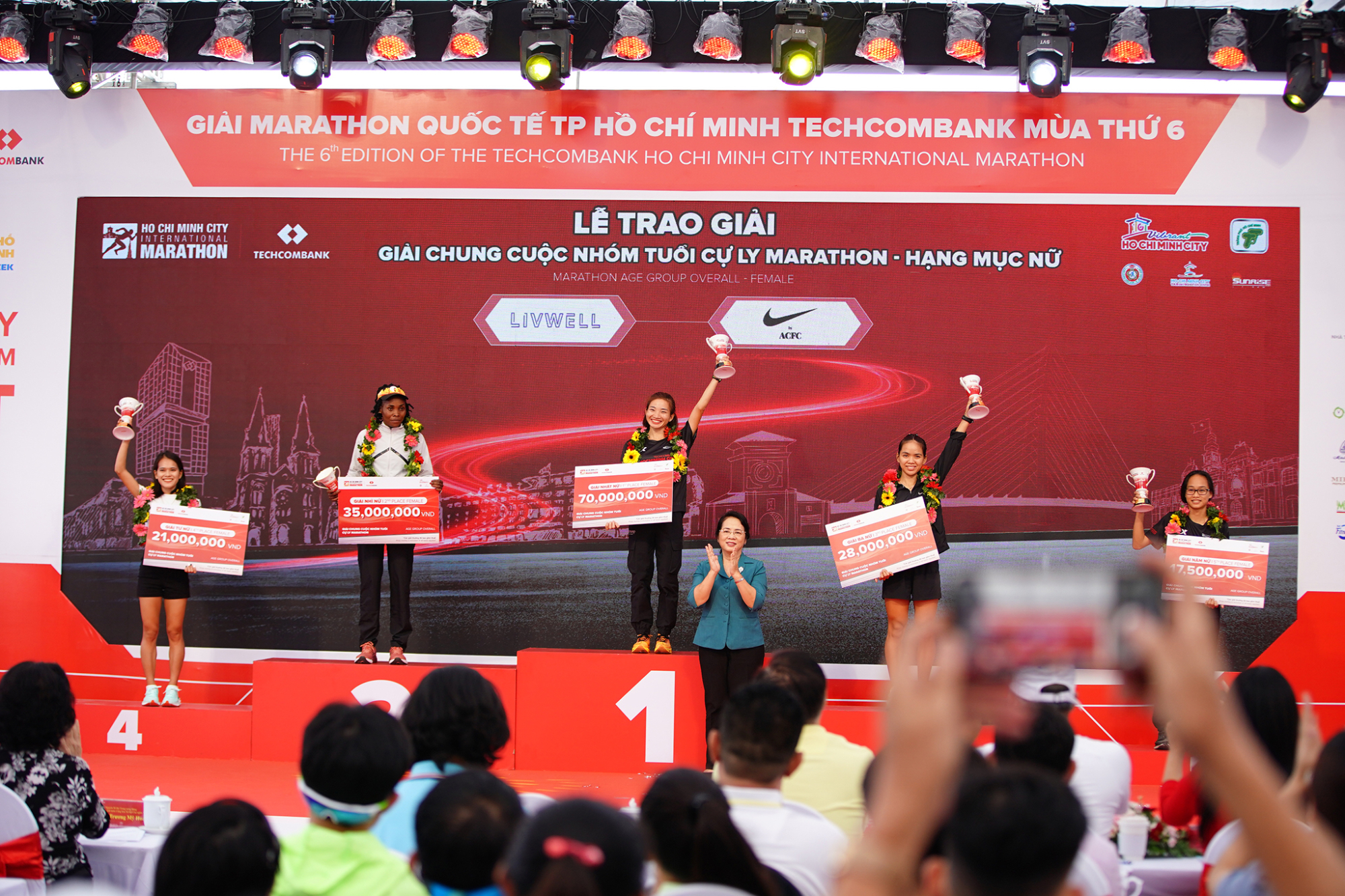 cac nu runner viet nam vuot troi trong giai marathon quoc te thanh pho ho chi minh techcombank mua 6 hinh 2