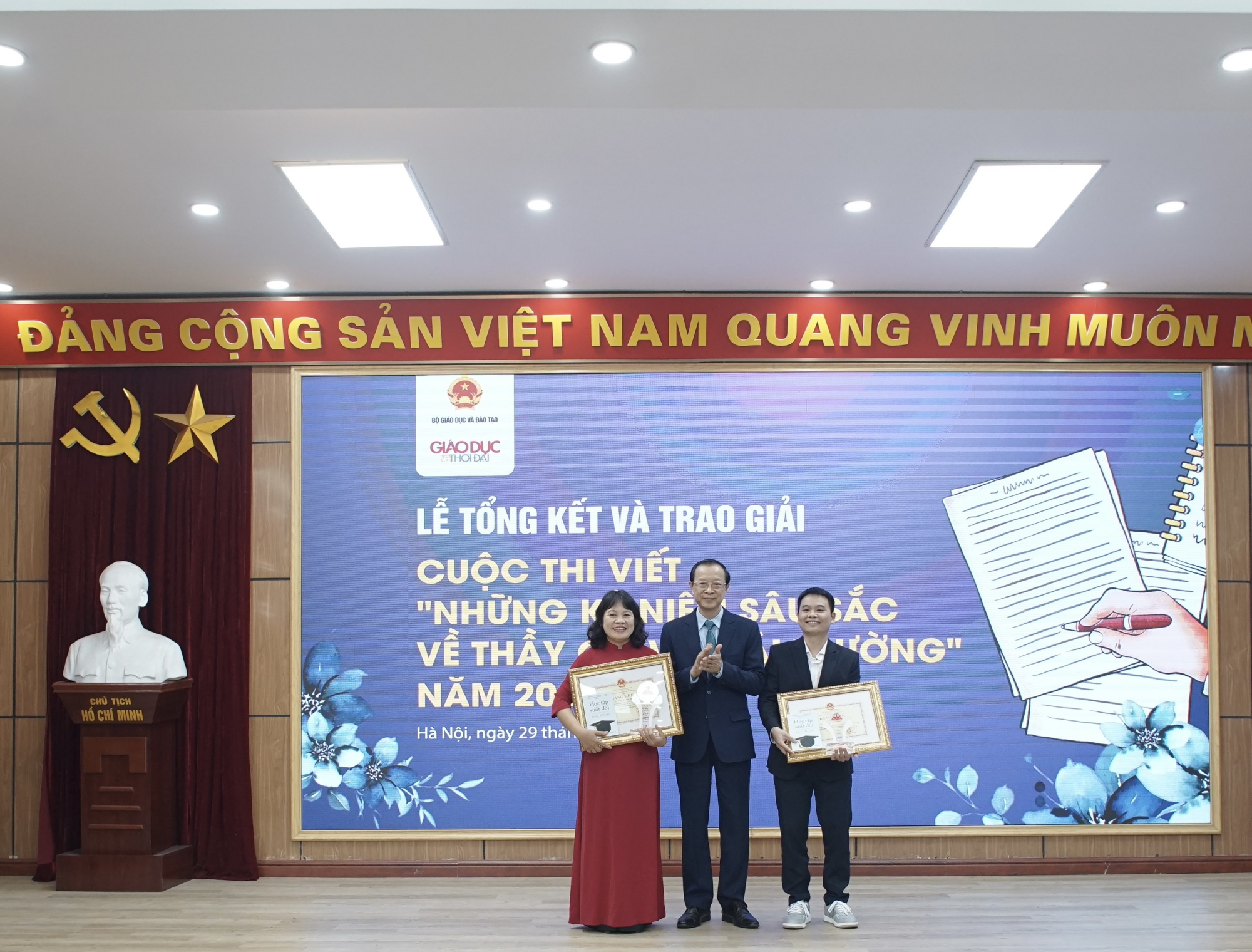 trao giai cuoc thi viet nhung ky niem sau sac ve thay co va mai truong nam 2023 hinh 2