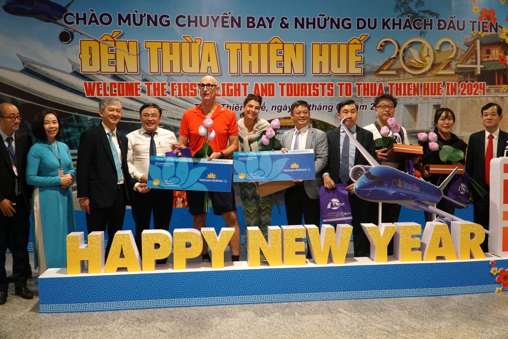 vietnam airlines dong hanh cung cac tinh thanh don khach dau tien cua nam 2024 hinh 2