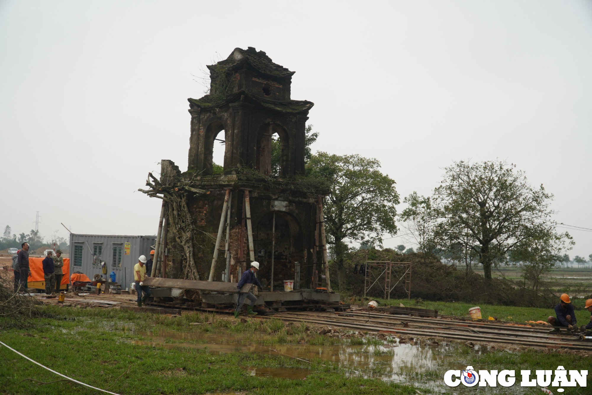 can canh than den di doi cong den hon 200 nam tuoi o ha tinh hinh 4