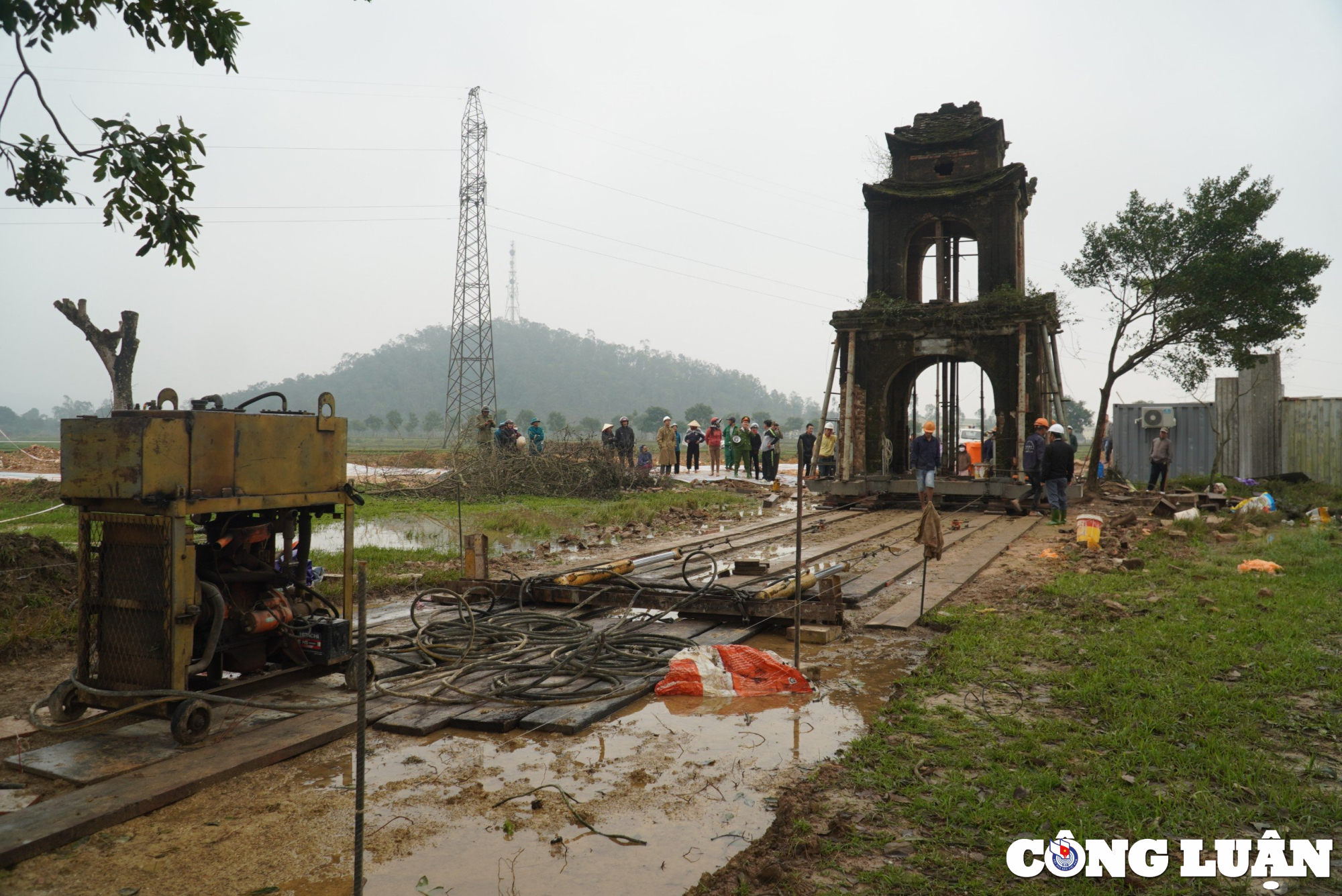 can canh than den di doi cong den hon 200 nam tuoi o ha tinh hinh 15