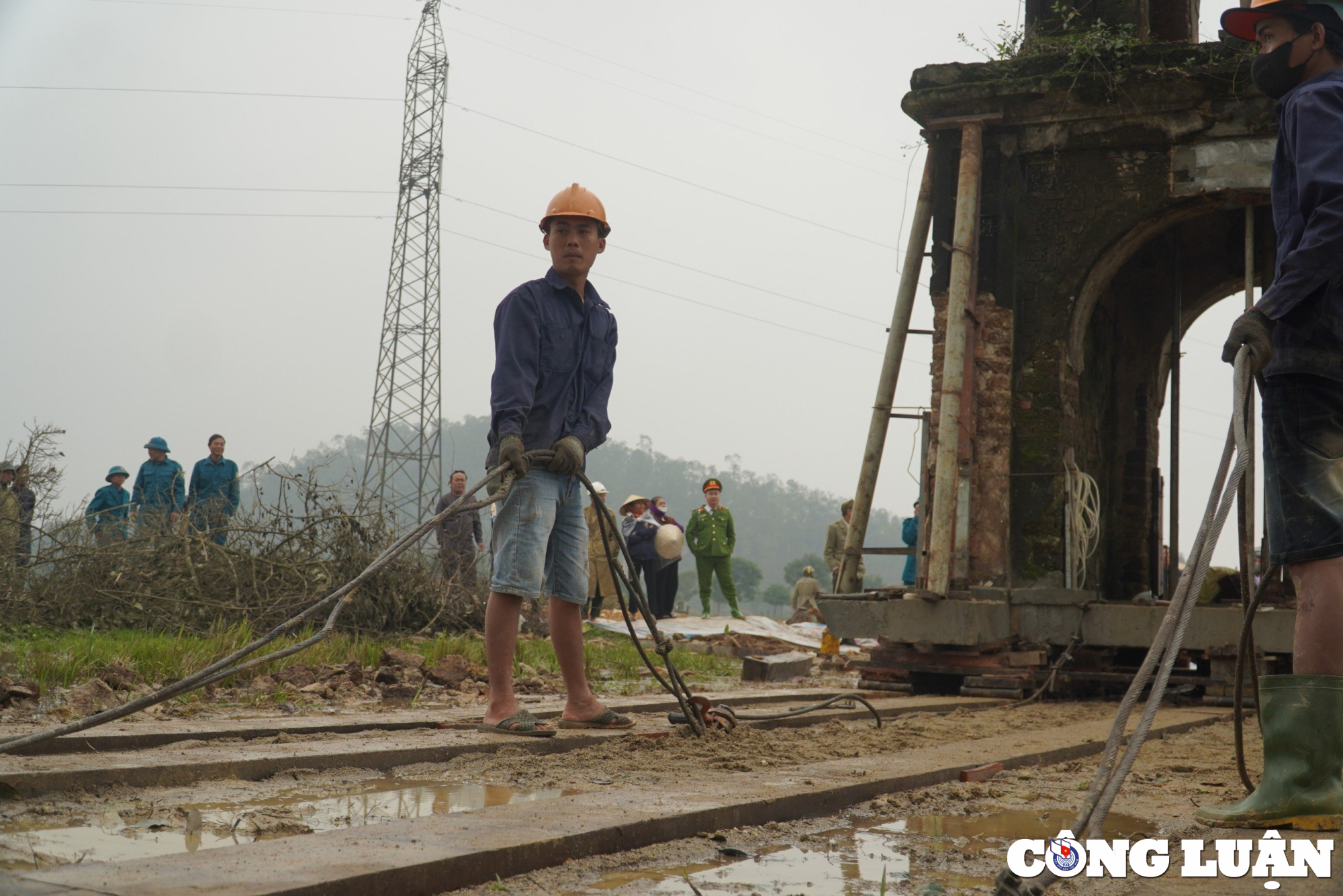 can canh than den di doi cong den hon 200 nam tuoi o ha tinh hinh 14