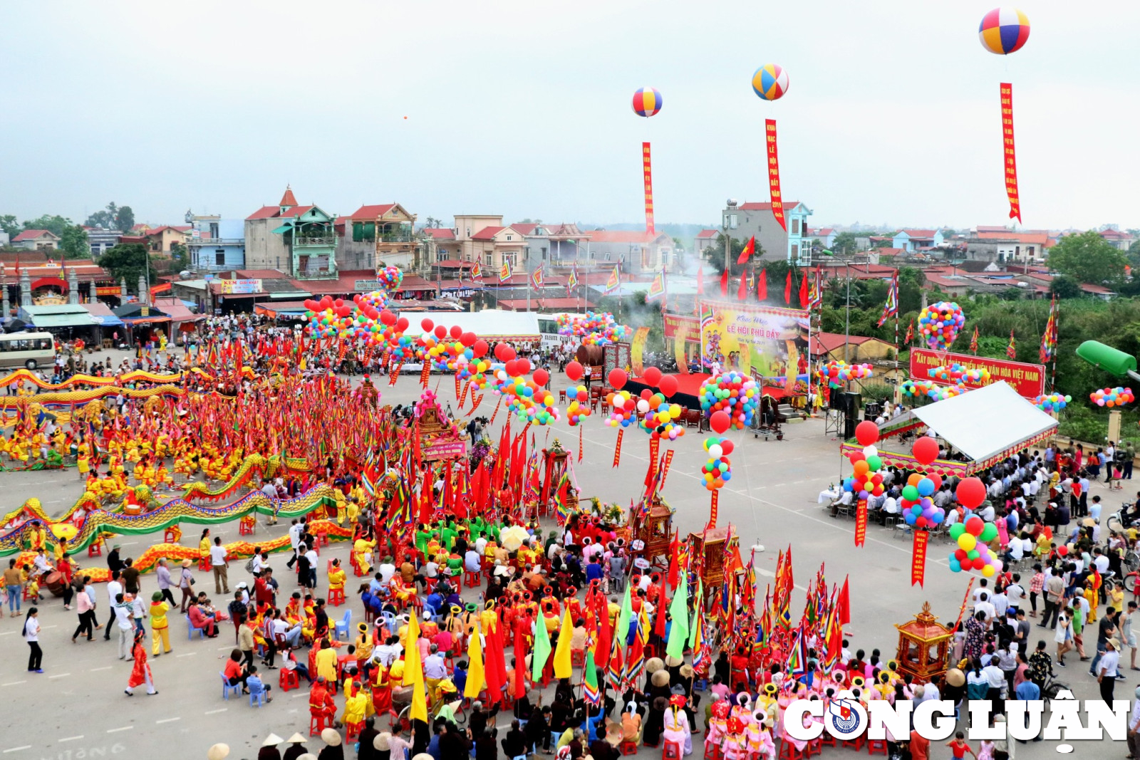 doc dao le hoi phu day va su tich tho thanh mau lieu hanh hinh 3