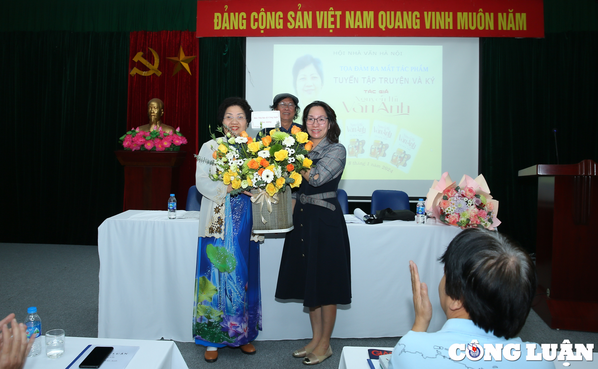 ra mat tuyen tap truyen va ky cua nha bao nha van nguyen thi van anh hinh 2