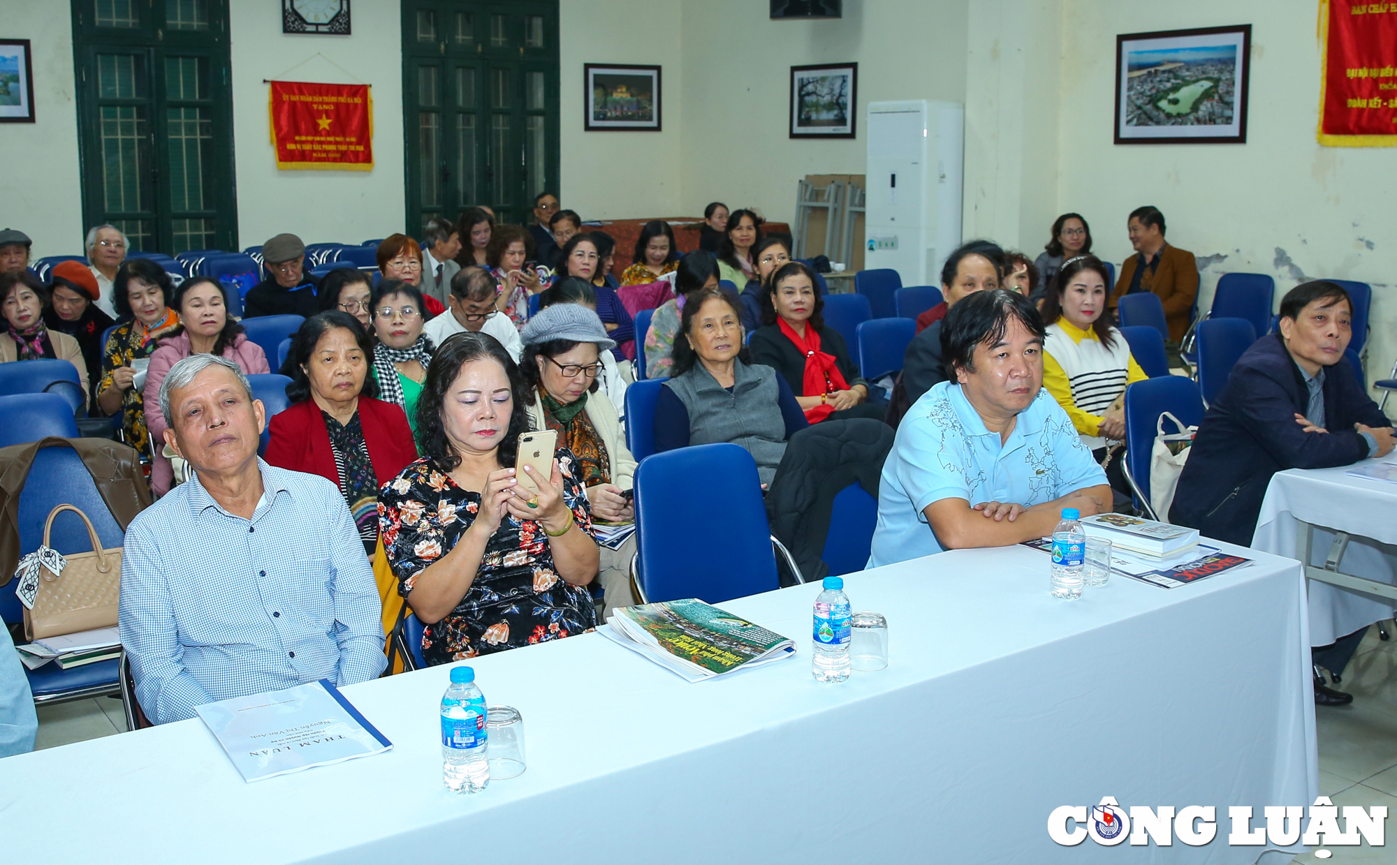 ra mat tuyen tap truyen va ky cua nha bao nha van nguyen thi van anh hinh 3