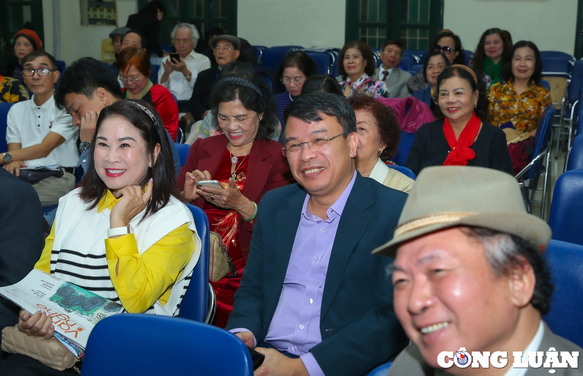 ra mat tuyen tap truyen va ky cua nha bao nha van nguyen thi van anh hinh 9