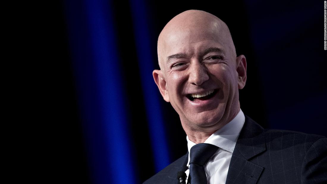 jeff bezos kiem hon 79 trieu usd gio trong nam 2023 hinh 1