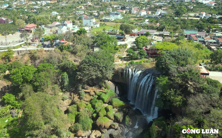 ngo ngang ve dep hoang so hung vi cua thac voi da lat hinh 1