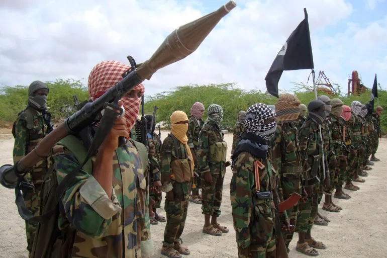 truc thang cua lien hop quoc bi khung bo al shabaab bat giu o somalia hinh 1