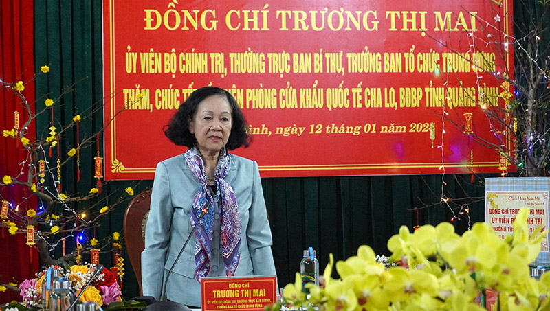 thuong truc ban bi thu tham va chuc tet can bo nhan dan vung bien gioi quang binh hinh 4